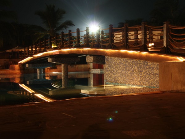 உல்லாச உலகம் உங்களுக்கே சொந்தம்