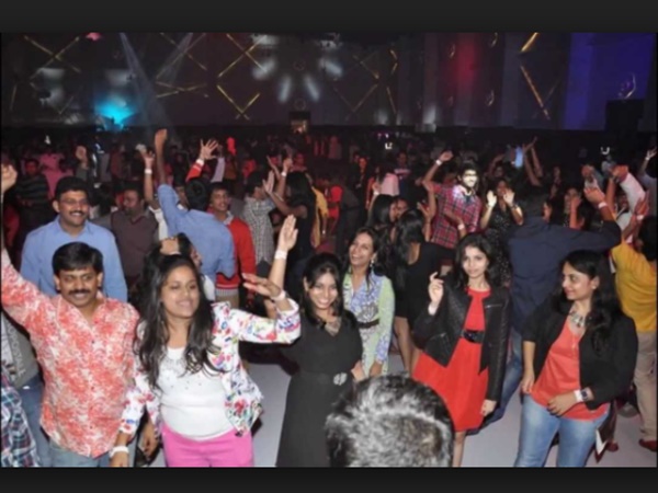 உல்லாச உலகம் உங்களுக்கே சொந்தம்