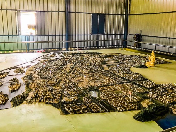 ரயில் மூலம் 