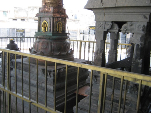 வருடந்தோறும் எண்ணெய் அபிசேகம்