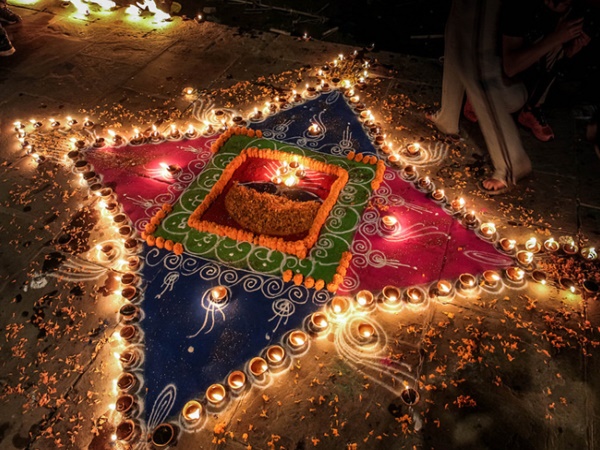 இன்பம் பொங்கும் தீபாவளி இன்பம் பொங்கும் தீபாவளி