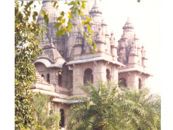  நவ்லேகா கோவில்