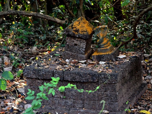 அப்பப்பா எவ்வளவு சிலைகள்