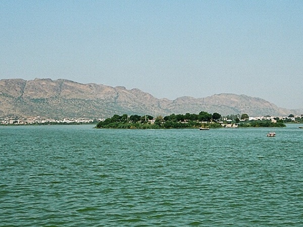 அருகிலுள்ள சுற்றுலாத் தளங்கள்