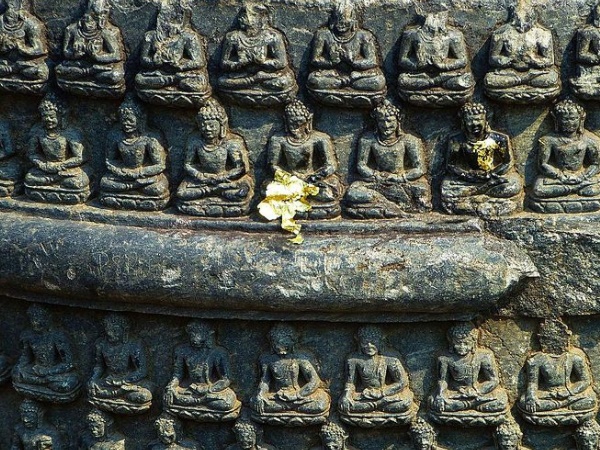  இந்துக்களால் அழிக்கப்பட்டதா?