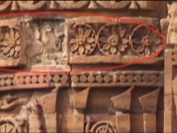 மணிகளும் தாமரைகளும் மணிகளும் தாமரைகளும்