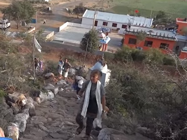 காதுகளில் விழும் கீதம்