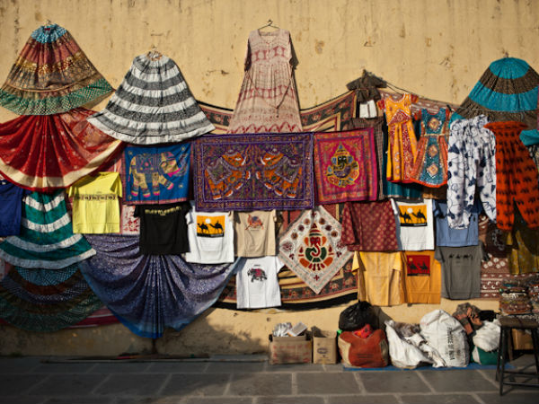 கடைகளில் கிடைக்கும் உண்மையான ராஜஸ்தானி உடை: