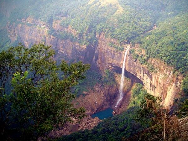 இந்த நீர்வீழ்ச்சியின் அழகிய புகைப்படங்களை கண்டு மகிழுங்கள்