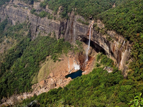 இந்த நீர்வீழ்ச்சியின் அழகிய புகைப்படங்களை கண்டு மகிழுங்கள்