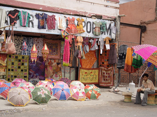  கடை அடைக்கும் நேரத்தில்...