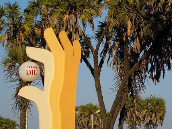  நகோவா பீச்