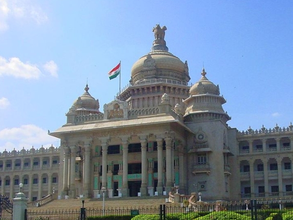 நிகழ் காலத்தில் இவ்விருமண்டலங்கள் நிகழ் காலத்தில் இவ்விருமண்டலங்கள்