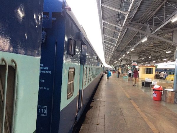ரயில் வாயிலாக 