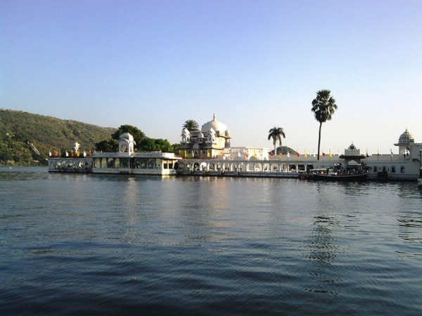 அருகிலுள்ள சுற்றுலாத் தளங்கள்