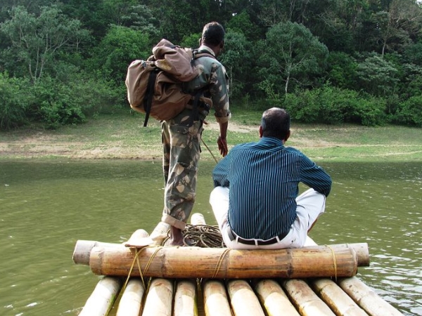 மூங்கில் தெப்ப சவாரி