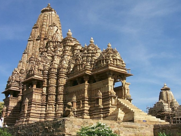 கண்டரியா மகாதேவ கோயில்