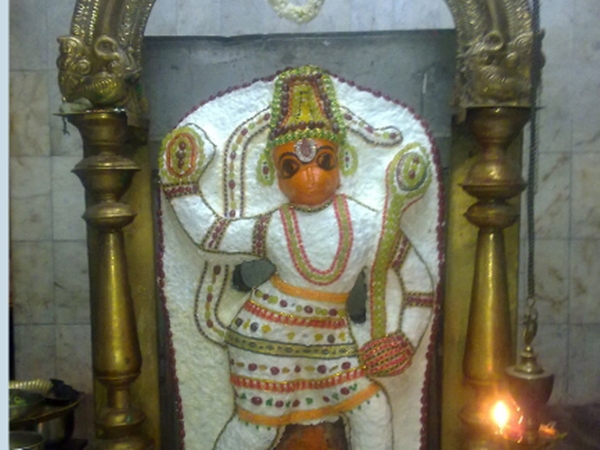 தீர்ப்பு சொல்லும் ஆஞ்சநேயர்