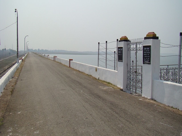 ஹிராகுட் அணை ஹிராகுட் அணை