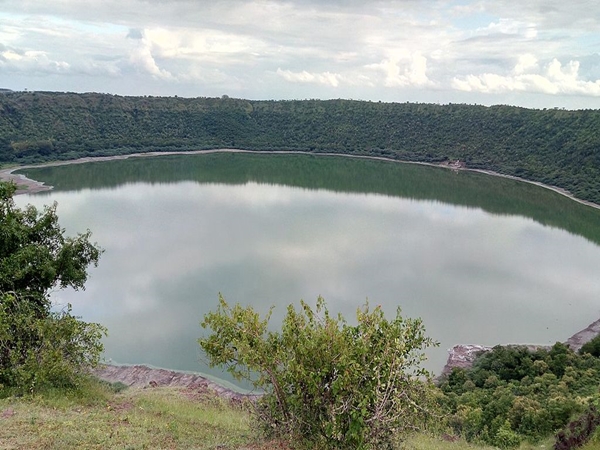 லொனாரின் விண்கல் பள்ளம் லொனாரின் விண்கல் பள்ளம்