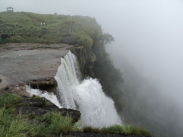 மௌஸ்மாய் நீர்வீழ்ச்சி