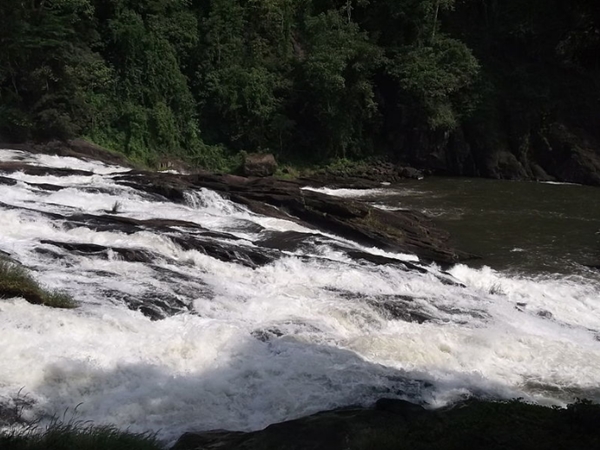 தொட்டபுரா - வழச்சல் நீர்வீழ்ச்சி