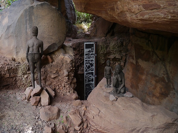 கொண்டனா குகைகள்