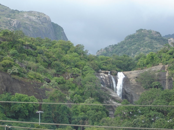 குற்றாலம் சுற்றியுள்ள அருவிகள், நதிகள்