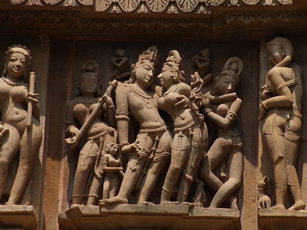 பாலுணர்வு சிற்பங்கள்