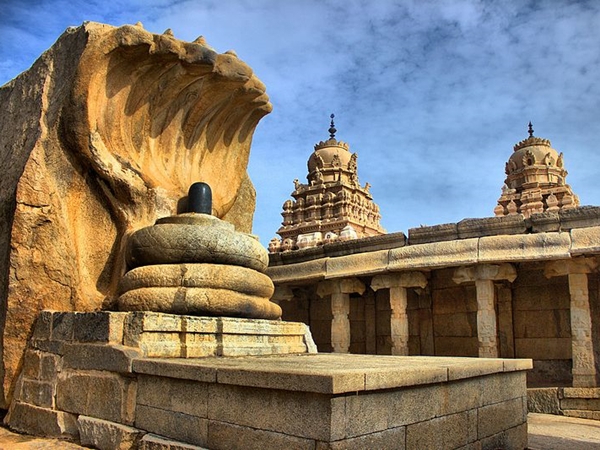 சிவனை வழிபடும் சூரியன் சிவனை வழிபடும் சூரியன்