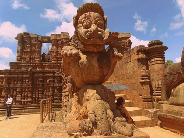  மனிதர்கள் ஒட்டுமொத்த பிரச்சனையை ஒரே கல்லில் விளக்கிய அறிவு