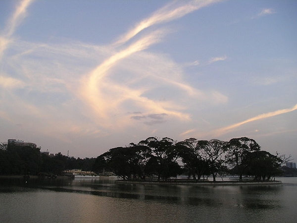 அமானுஷ்ய ஏரி அமானுஷ்ய ஏரி