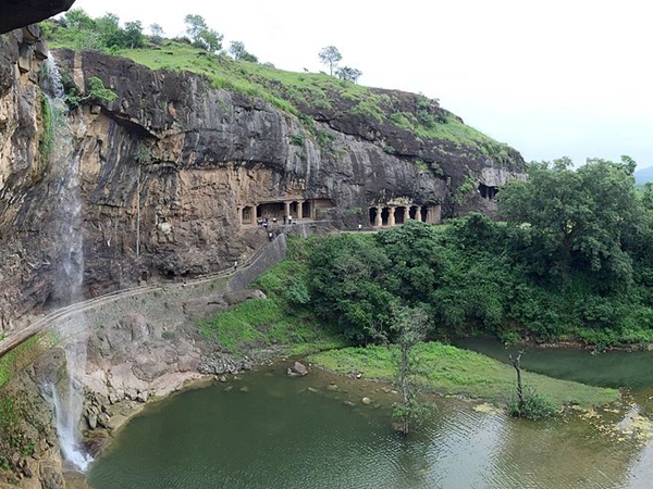 பிராமணிய குகைக் கோவில்கள்