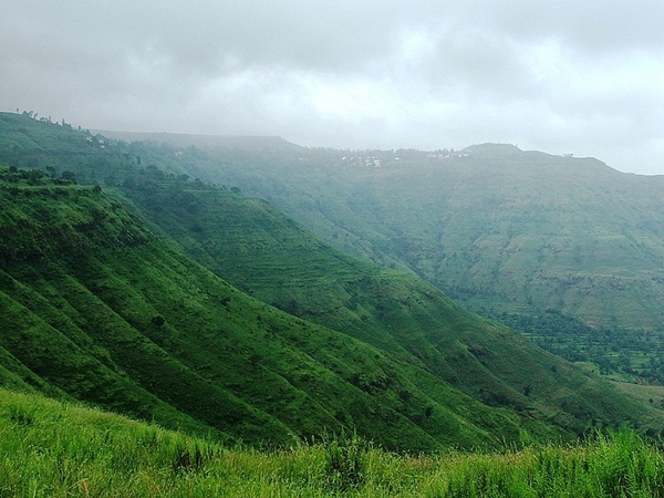 கொஞ்சும் மலைச்சரிவுகள் 