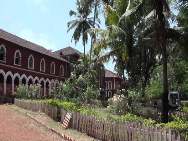 தி ராயல் பேலஸ் தி ராயல் பேலஸ்
