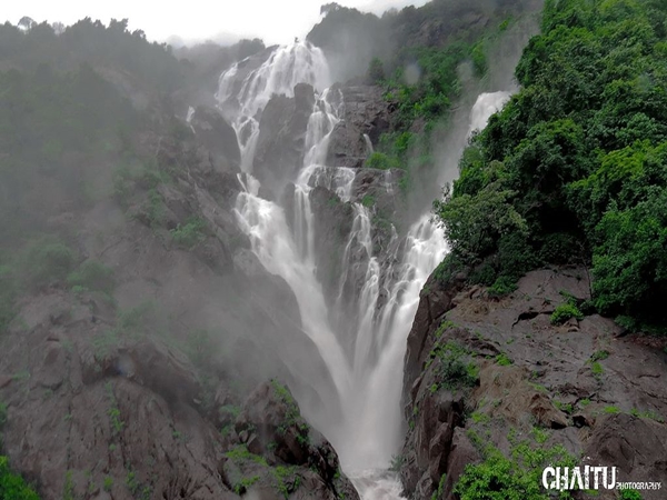 தூத்சாகர் அருவி