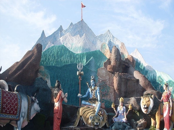 அமெர்நாத் குகைக் கோயிலைப் போன்ற கோயில் அமெர்நாத் குகைக் கோயிலைப் போன்ற கோயில்