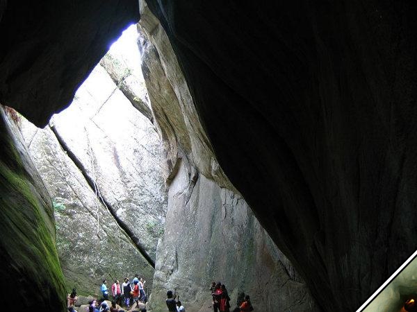 எடக்கல் குகைகள்