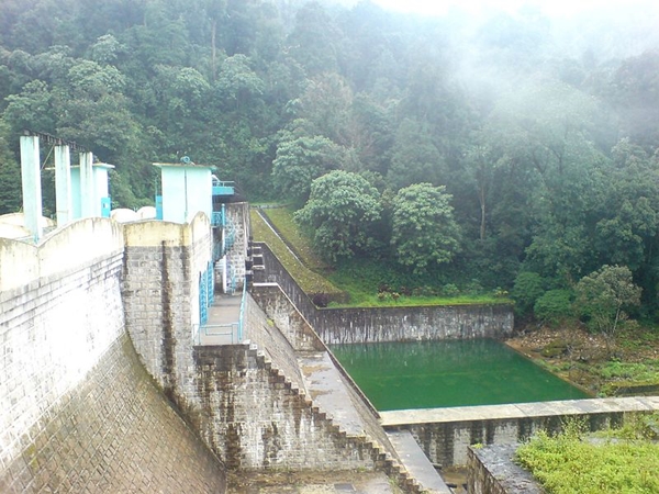 கீழ்நீராறு அணை