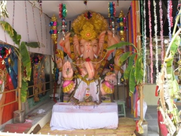 சிலையாக மாறிய மனிதர்கள் சிலையாக மாறிய மனிதர்கள்