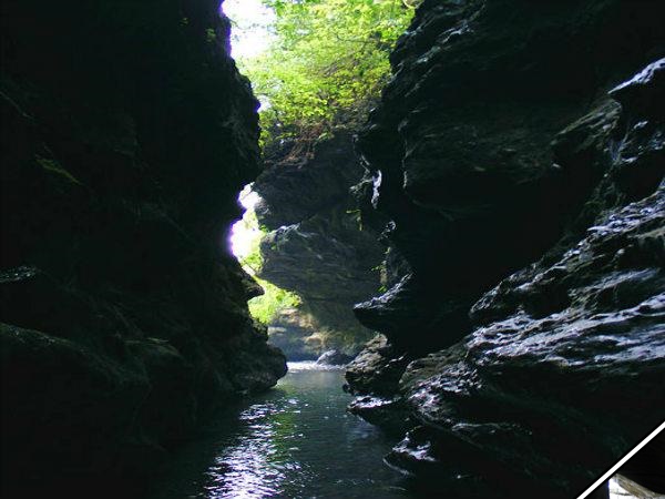 ராபர்ஸ் கேவ்