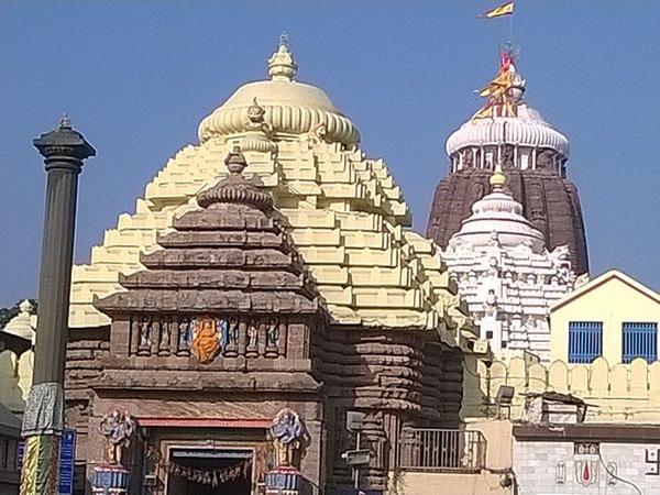 முக்கோணத் தொடர்பு முக்கோணத் தொடர்பு
