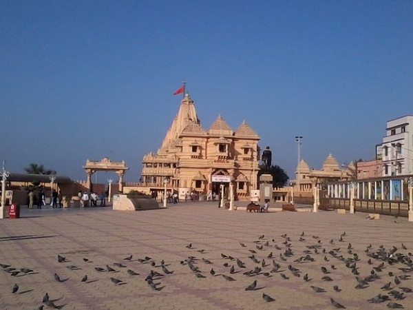 அருகில் என்னவெல்லாம் உள்ளது ?