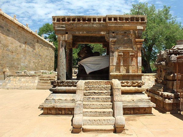 இரண்டு நந்தி இரண்டு நந்தி