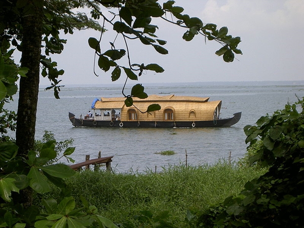 படகு வீடுகள் படகு வீடுகள்
