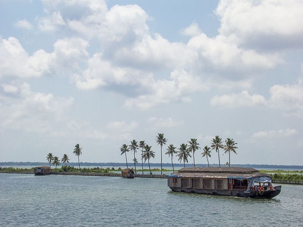 திருவனந்தபுரம் - ஆலப்புழா திருவனந்தபுரம் - ஆலப்புழா