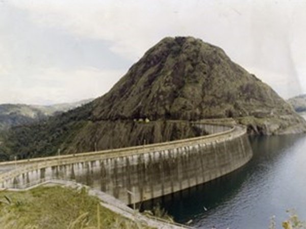  மழையால் நிரம்பும் அணை