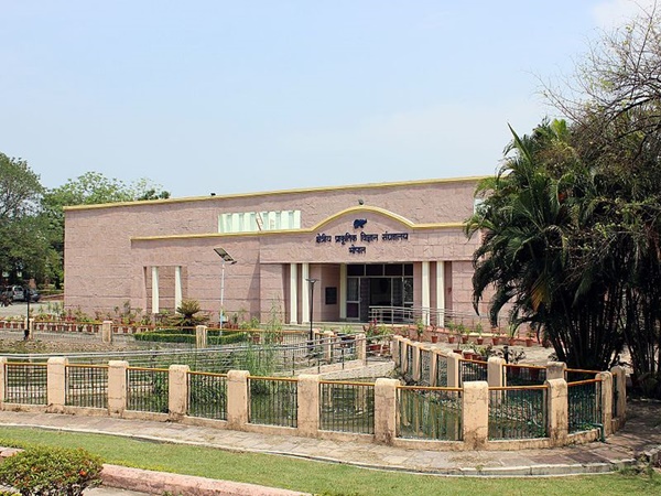 காலை 9 மணி | காலை சிற்றுண்டி | அருங்காட்சியகங்கள்