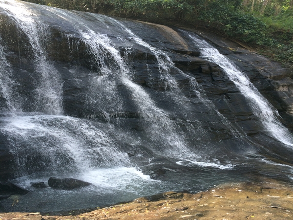 கோத்தப்பள்ளி நீர்வீழ்ச்சி