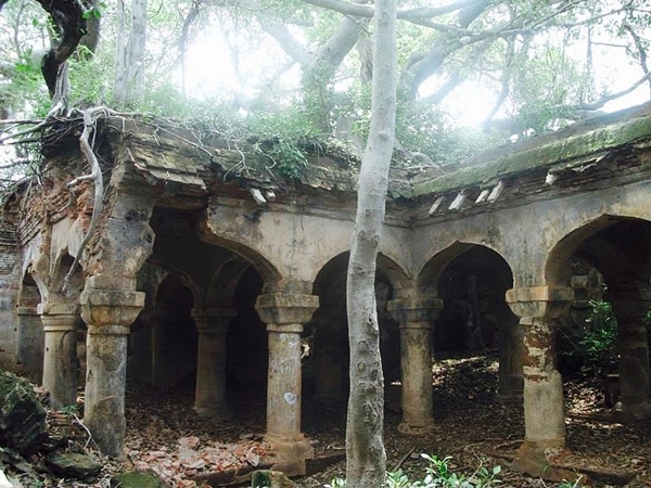 அழிக்கப்படும் வரலாற்றுக் கோட்டை